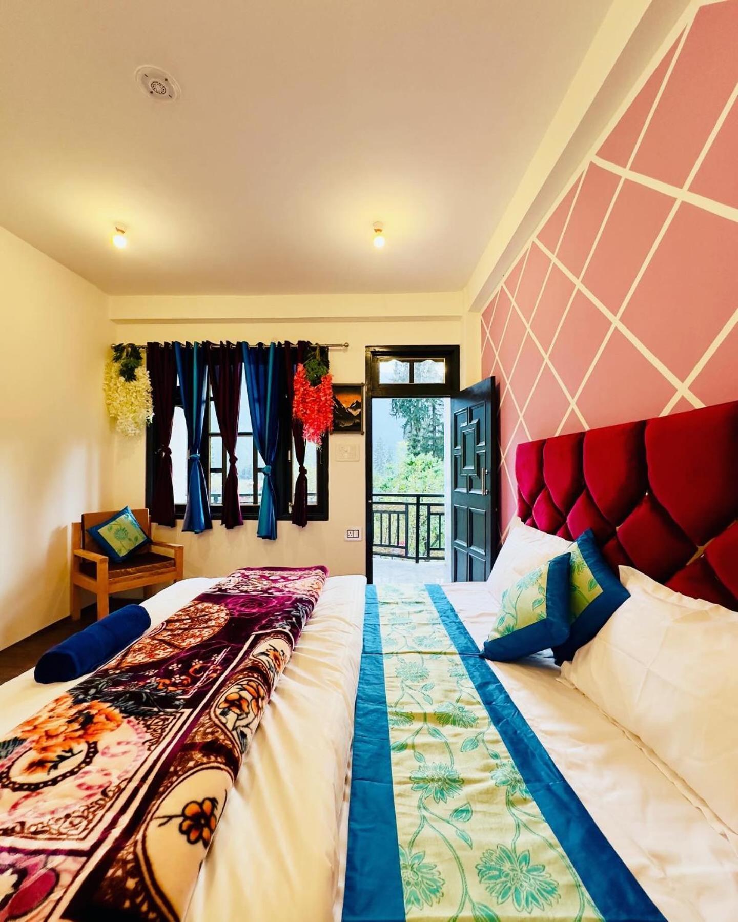 Rare House Hotel Kalgha Екстериор снимка