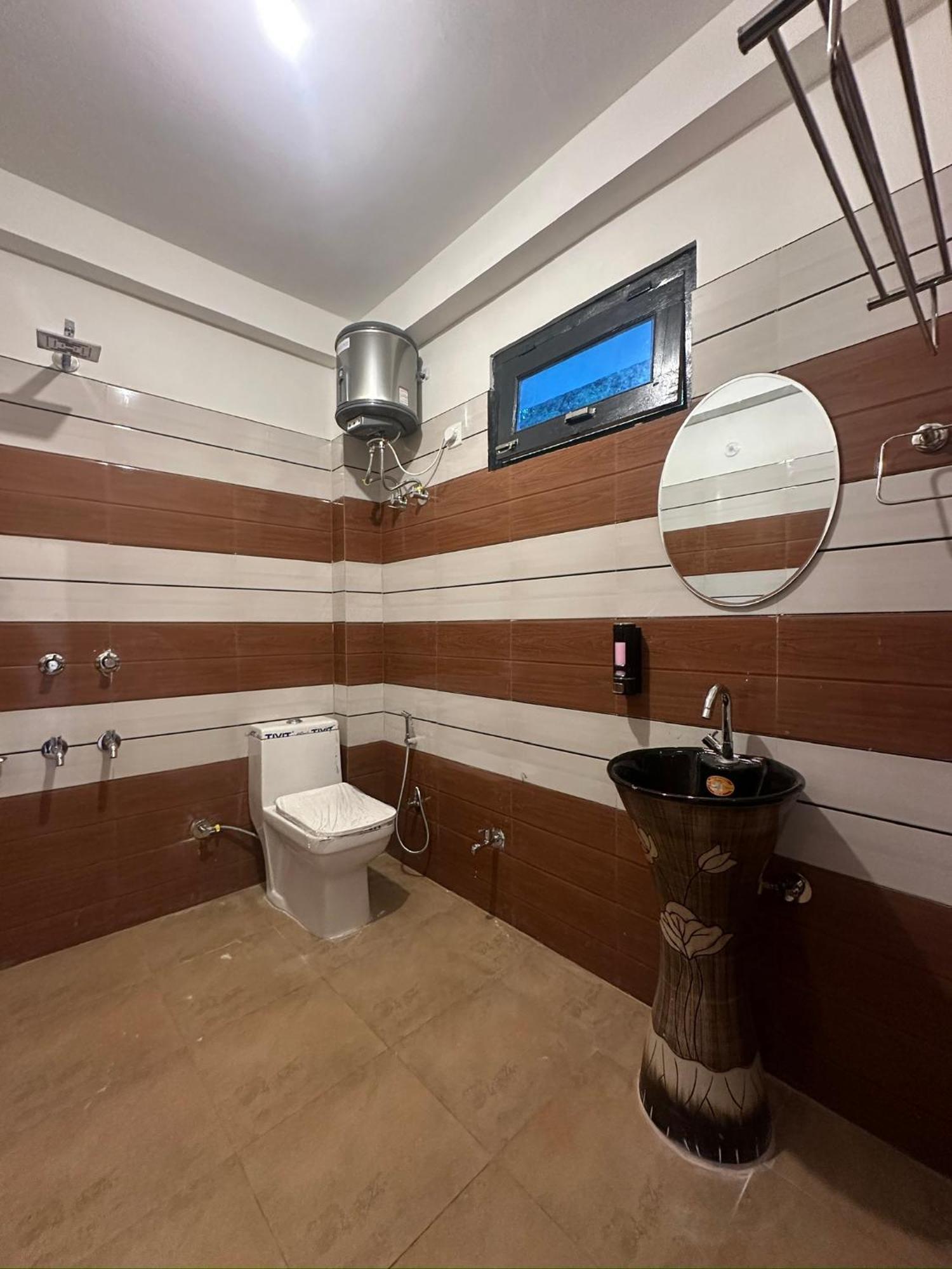 Rare House Hotel Kalgha Екстериор снимка