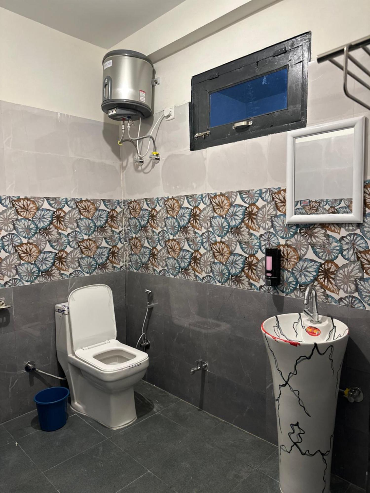 Rare House Hotel Kalgha Екстериор снимка