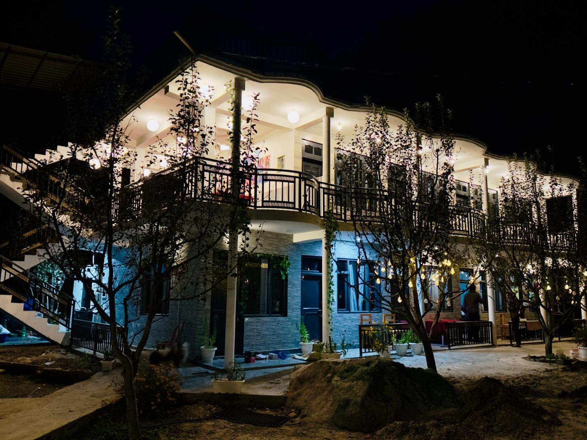 Rare House Hotel Kalgha Екстериор снимка