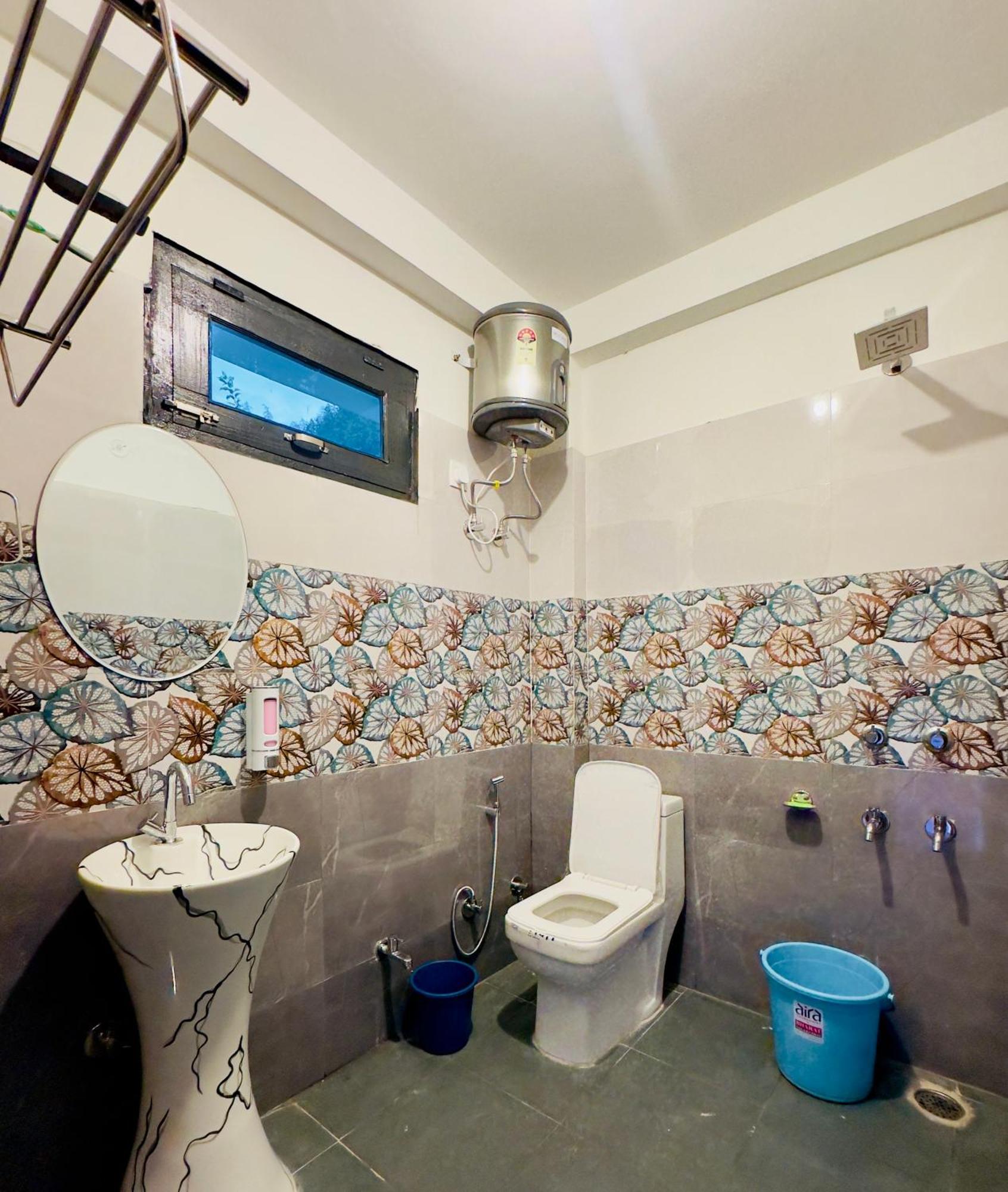 Rare House Hotel Kalgha Екстериор снимка