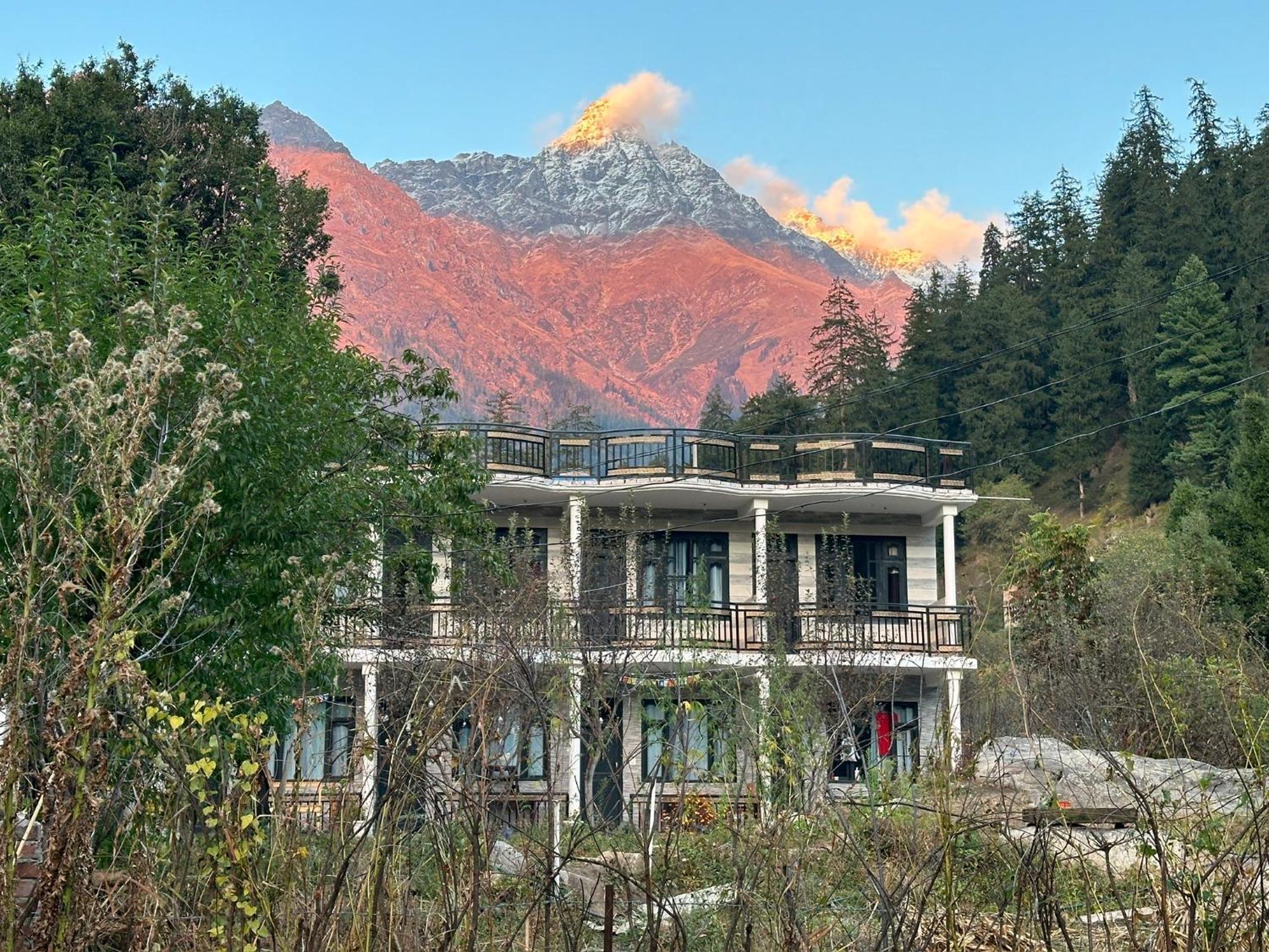 Rare House Hotel Kalgha Екстериор снимка